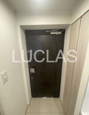 クレストコート綾瀬 玄関