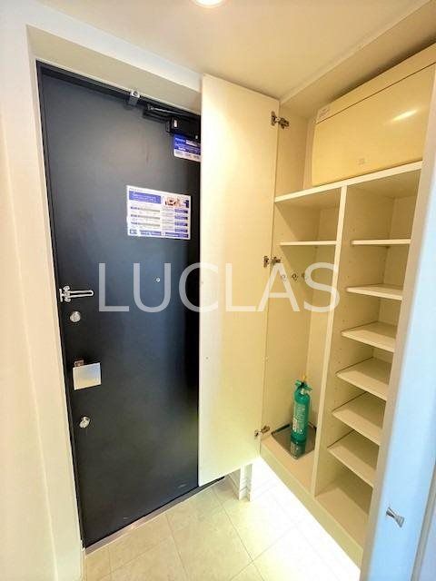 レジディア市ヶ谷 玄関