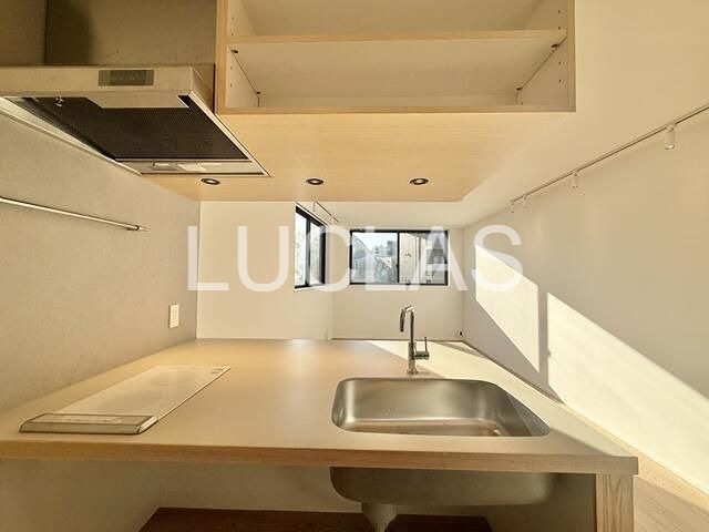 ｔｈｅ　ｔｒｉａｓ　ｎｉｓｈｉｎｉｐｐｏｒｉ キッチン