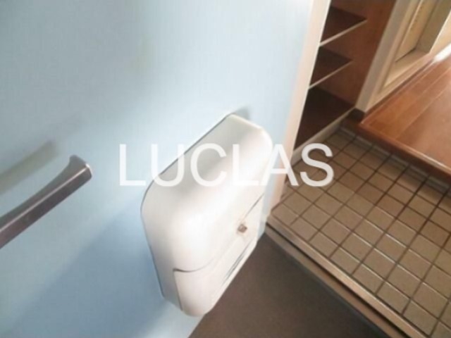 エレガンス綾瀬６ 玄関