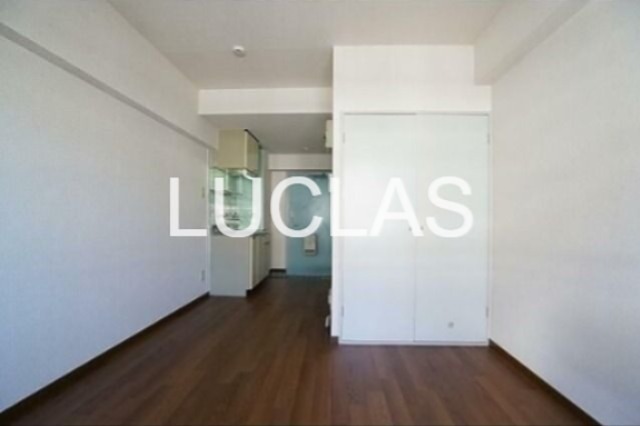 エレガンス綾瀬６ リビング