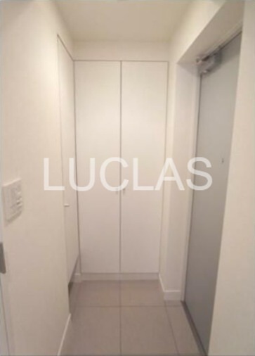 コンシェリア西新宿 玄関