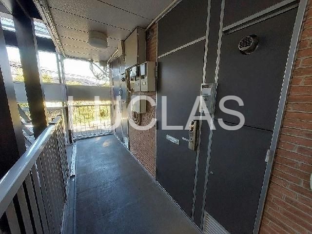 レオパレスゼルコヴァ 玄関