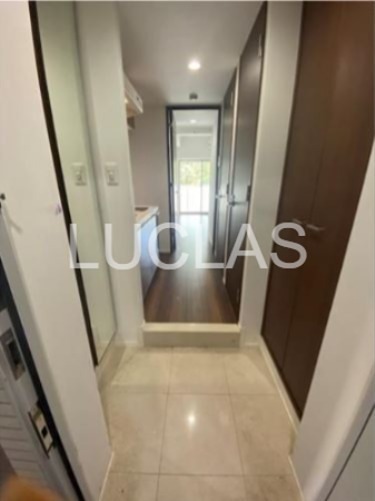 ライジングプレイス綾瀬 玄関