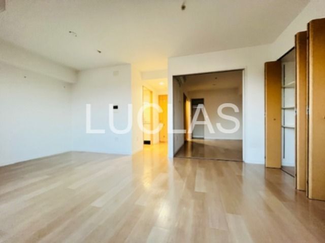 河田町ガーデン１号棟 リビング