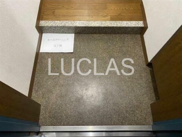 クレアシオン新中野 玄関