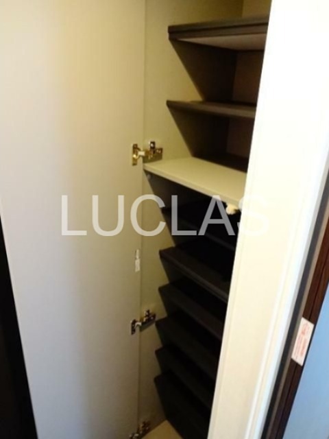 カルロ四谷 玄関