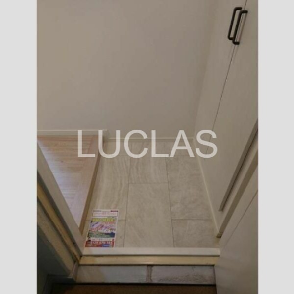 シャトレー信用 玄関