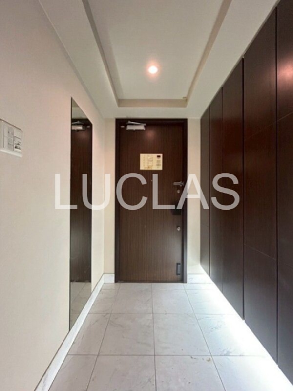 ファーストリアルタワー新宿  玄関