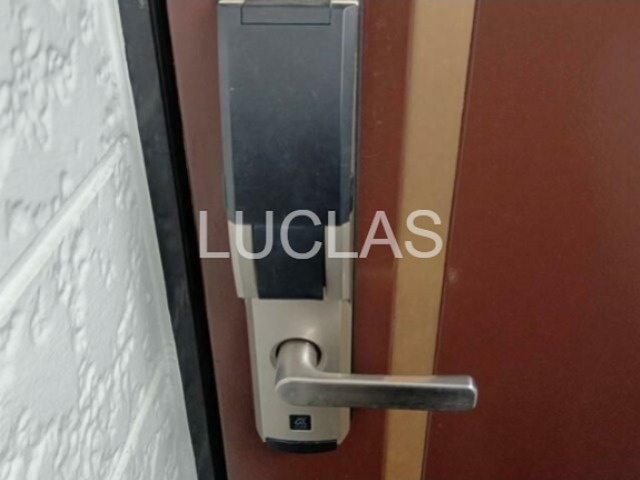 レオパレス幡ヶ谷第２ 玄関