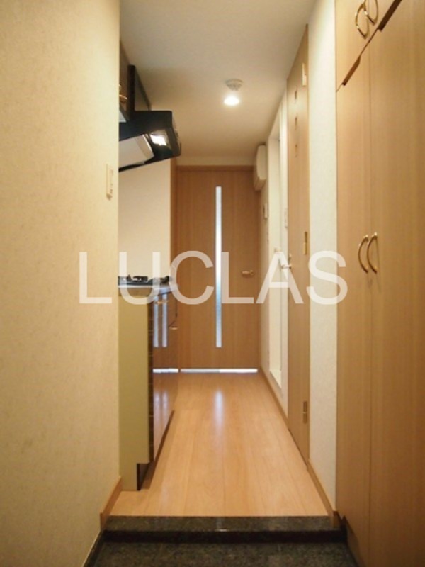 ルーブル明大前 玄関