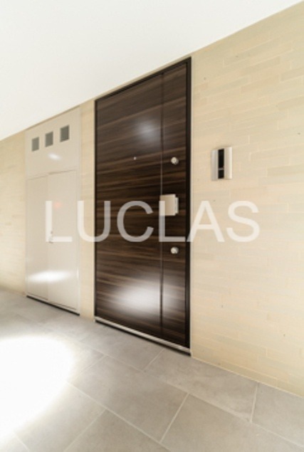 ラペルラ世田谷赤堤 玄関