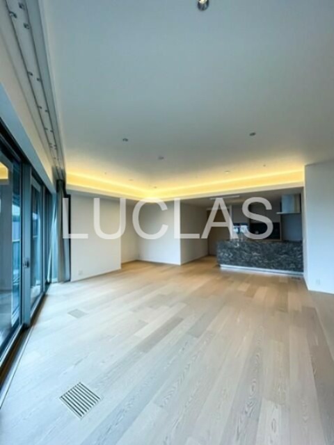 プラウド神宮前 リビング