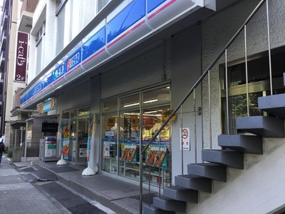 朝日ラ・パリオ四谷 コンビニ