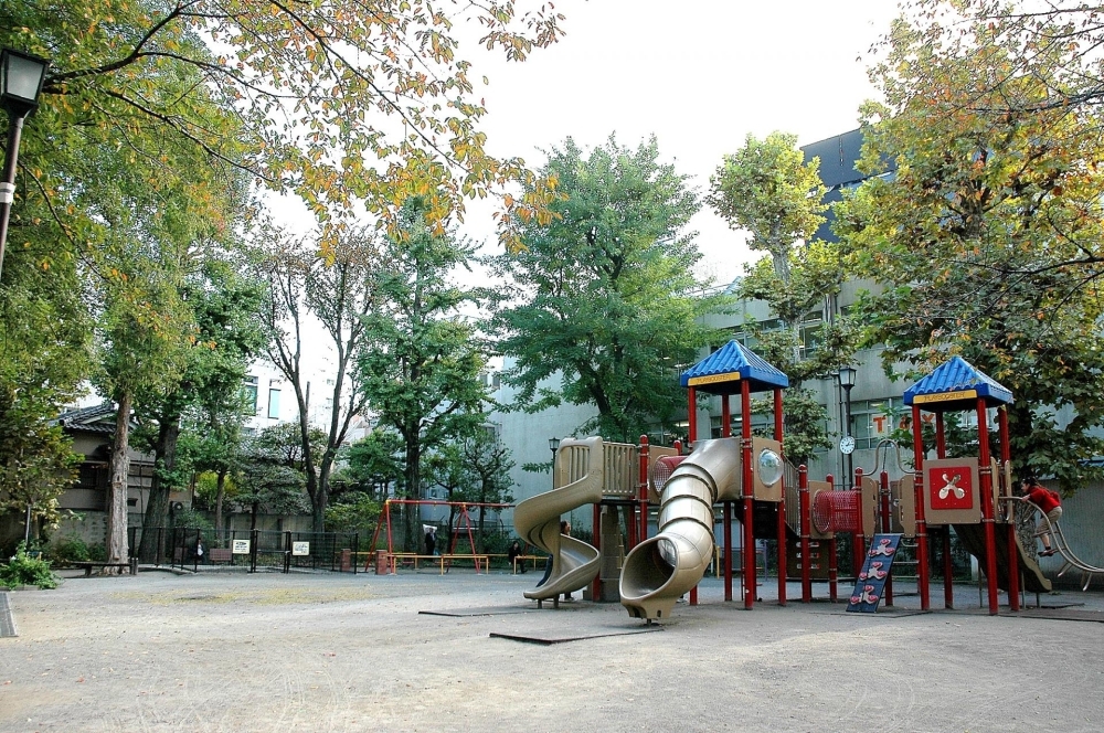 パークキューブ市ヶ谷 公園