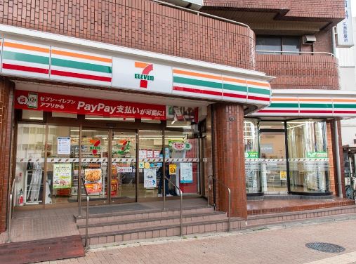 ユアメゾン立教通り コンビニ