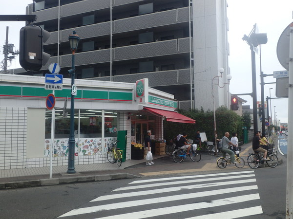 Ａ-ＨＯＵＳＥ茅ヶ崎 コンビニ