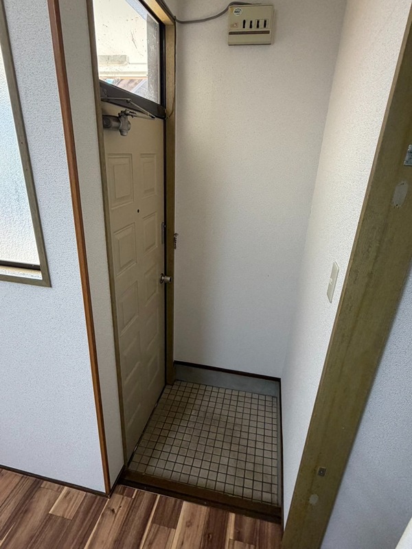 ハイツ若宮 玄関