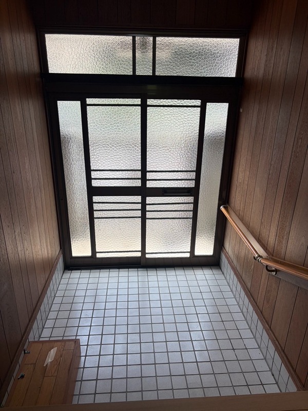 京都府舞鶴市余部上 玄関