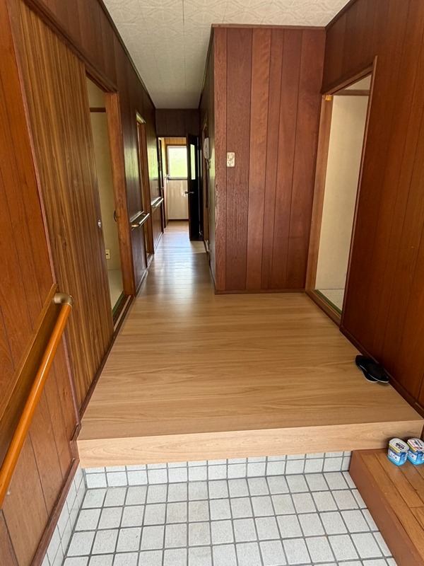 京都府舞鶴市余部上 玄関