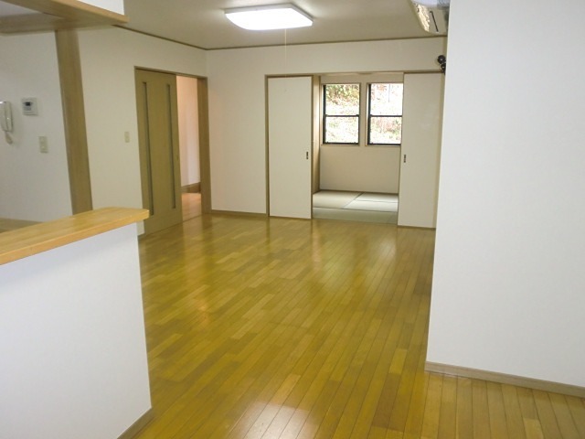 京都府舞鶴市余部上 リビング