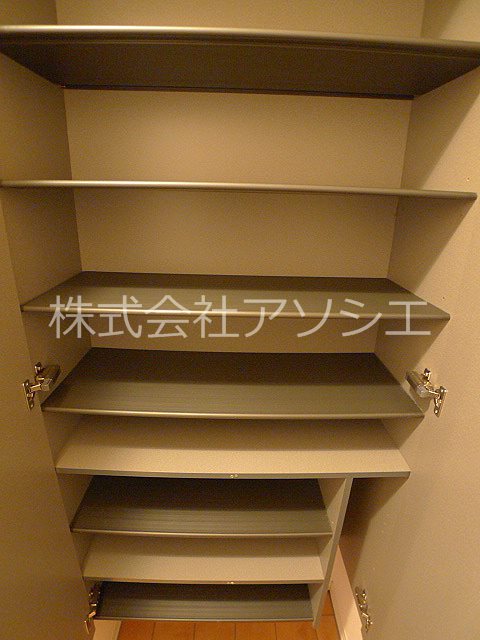 ウィット吉川　B 玄関
