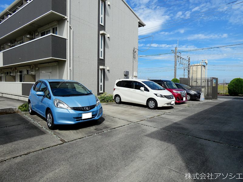 ヘリオス吉川美南　クロノス 駐車場