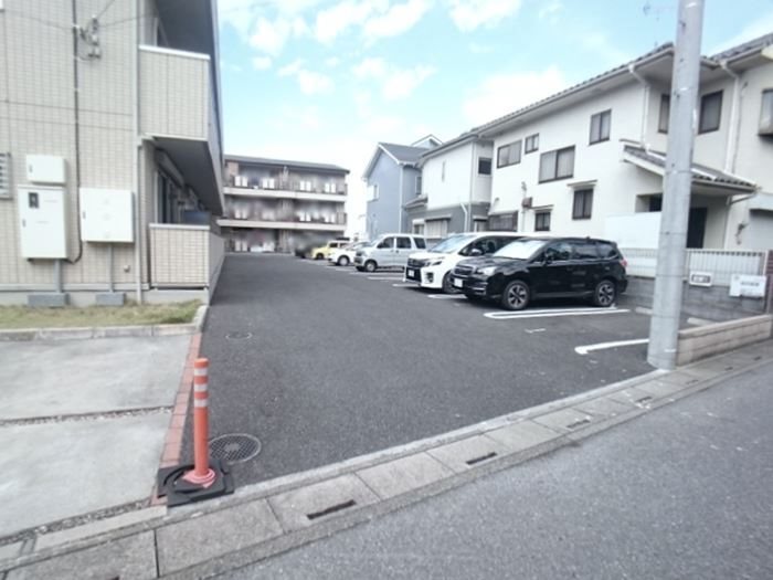 キャッソル嵯峨 駐車場