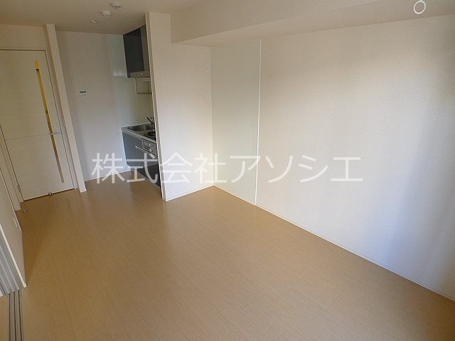 オーパス（越谷市赤山町1丁目） リビング