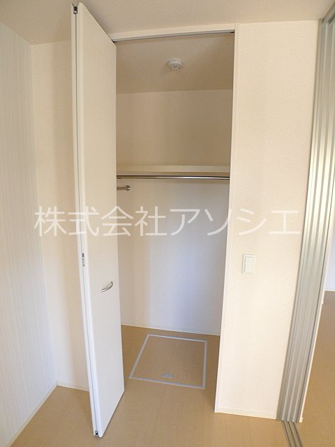 オーパス（越谷市赤山町1丁目） 収納