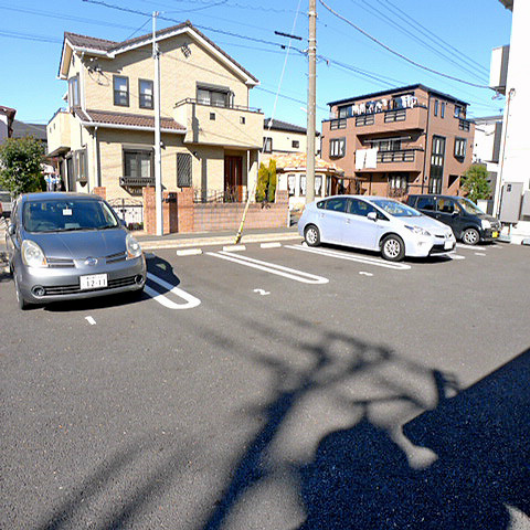 オーパス（越谷市赤山町1丁目） 駐車場