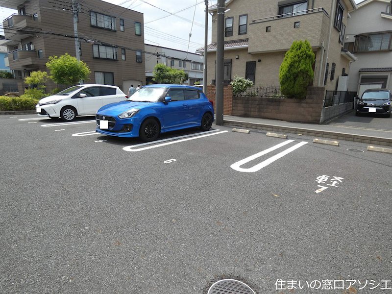 オーパス（越谷市赤山町1丁目） 駐車場