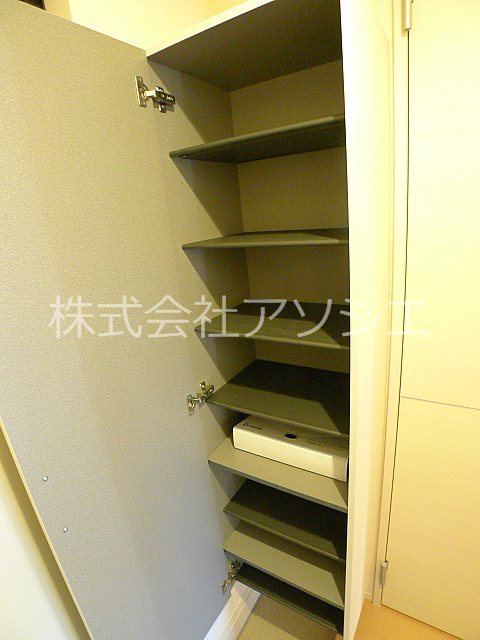 オーパス（越谷市赤山町1丁目） 収納