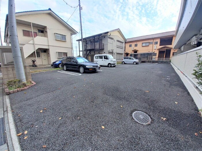 カーサ・セフィーロ 駐車場
