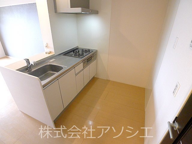 イルソーレ吉川美南　ロッソ キッチン