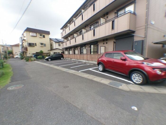 グランディール 駐車場
