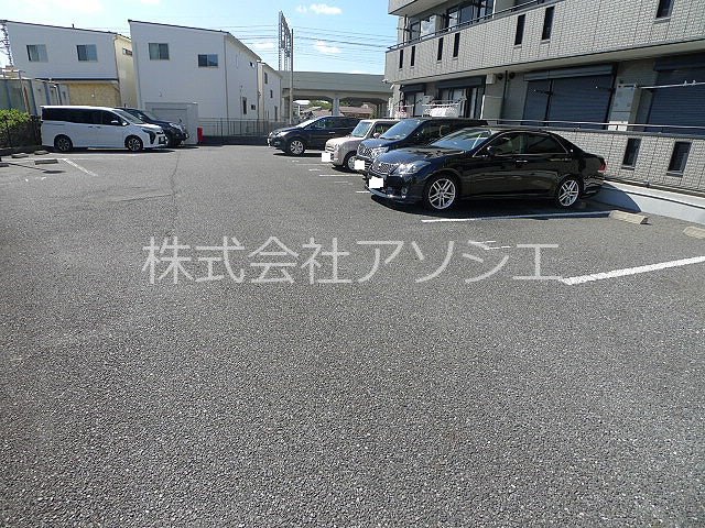 ゴールドパストラル 駐車場