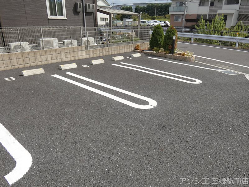 アルク・アン・シエル 駐車場