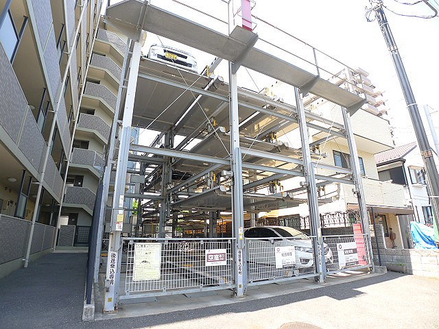 クリエール吉川 駐車場