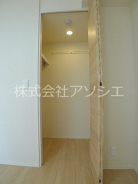 ロイジェントパークス草加手代B 収納