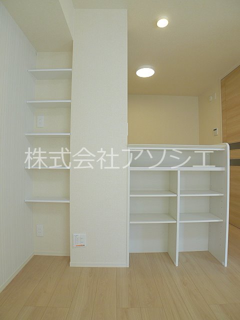 ロイジェントパークス草加手代B 収納