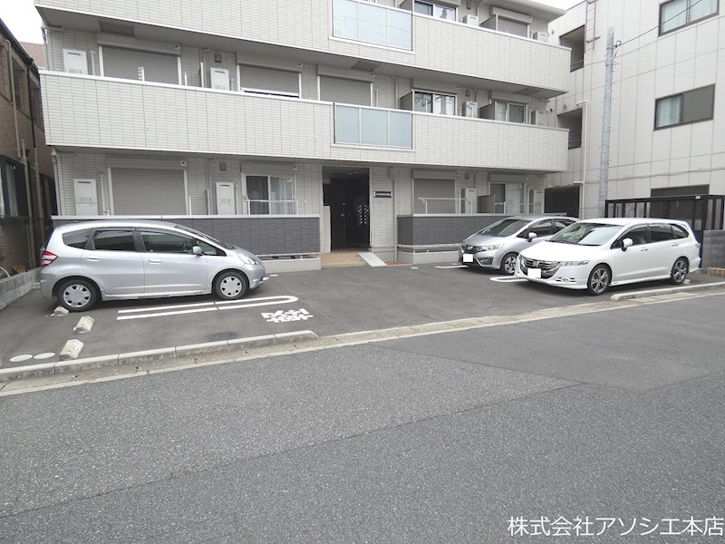ゴールドバストラル　X 駐車場