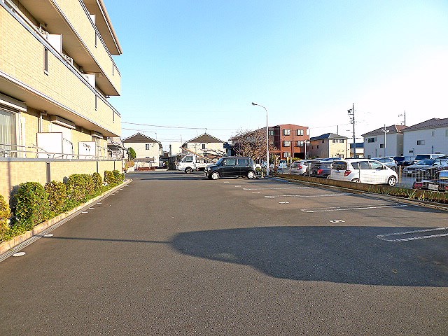 アムール赤山 駐車場