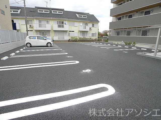 Resilience B 駐車場