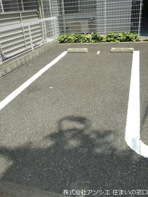 コンティネント 駐車場