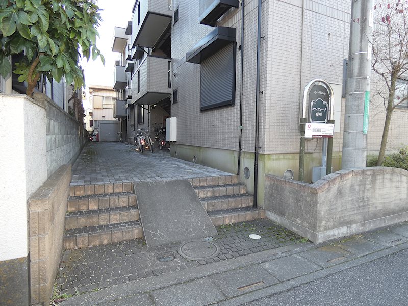 コンフォート嵯峨 エントランス