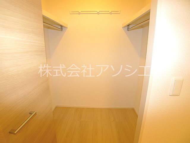 オークリーフ三郷　Ａ 収納
