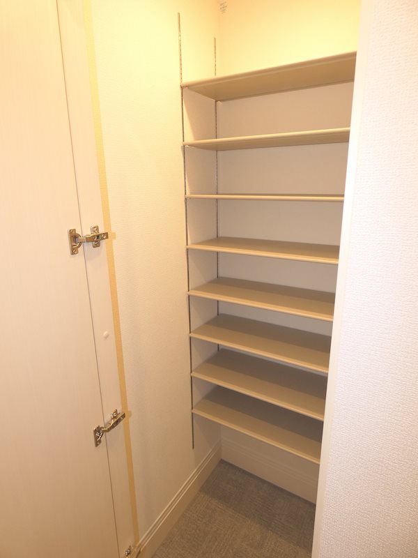 オークリーフ三郷　Ｂ 収納