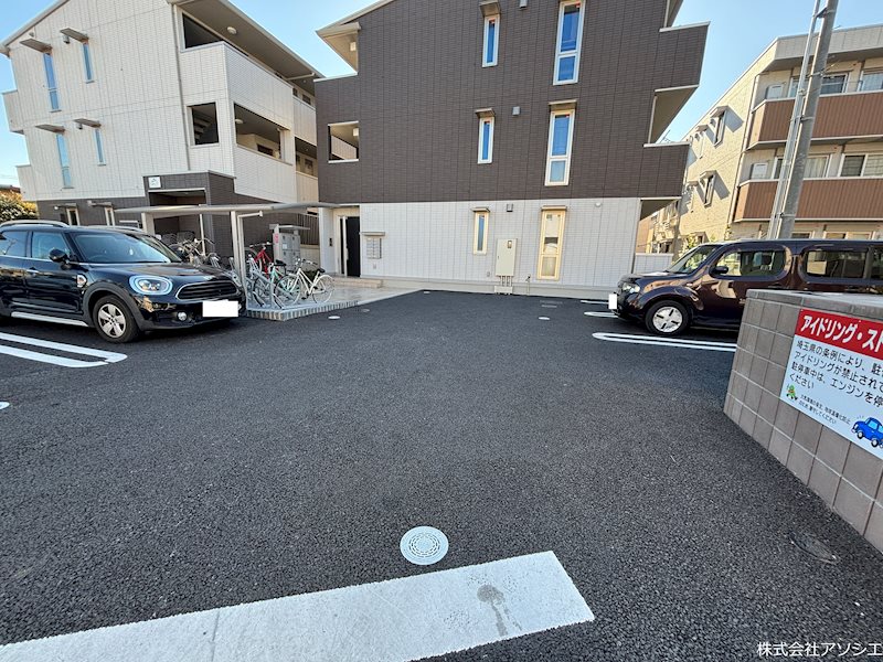 オークリーフ三郷　Ｂ 駐車場