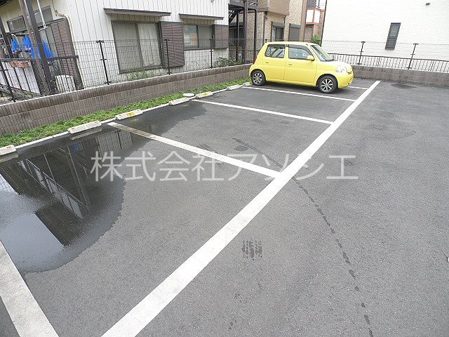 リブリ・Les Amis 駐車場
